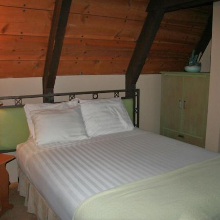 Готель Cabins On Strawberry Hill Pine Екстер'єр фото