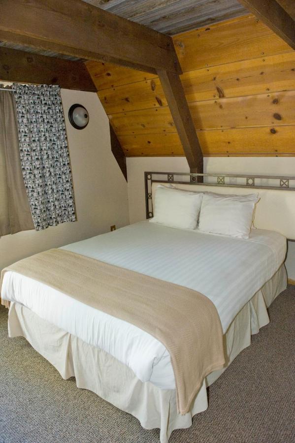 Готель Cabins On Strawberry Hill Pine Екстер'єр фото