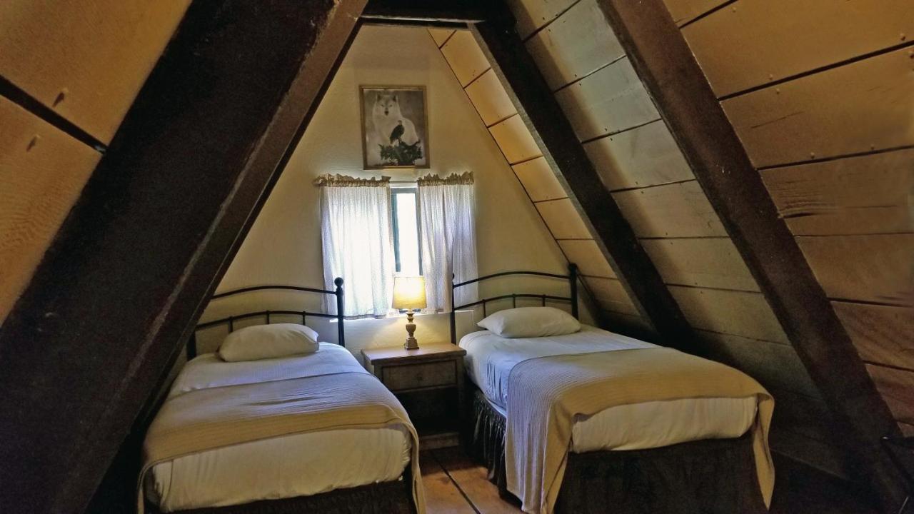 Готель Cabins On Strawberry Hill Pine Екстер'єр фото